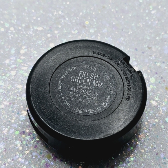 MAC Cosmetics Fresh Green Mix (Electro Flash Collection) Mineralize Eyeshadow - Picture 8 of 8